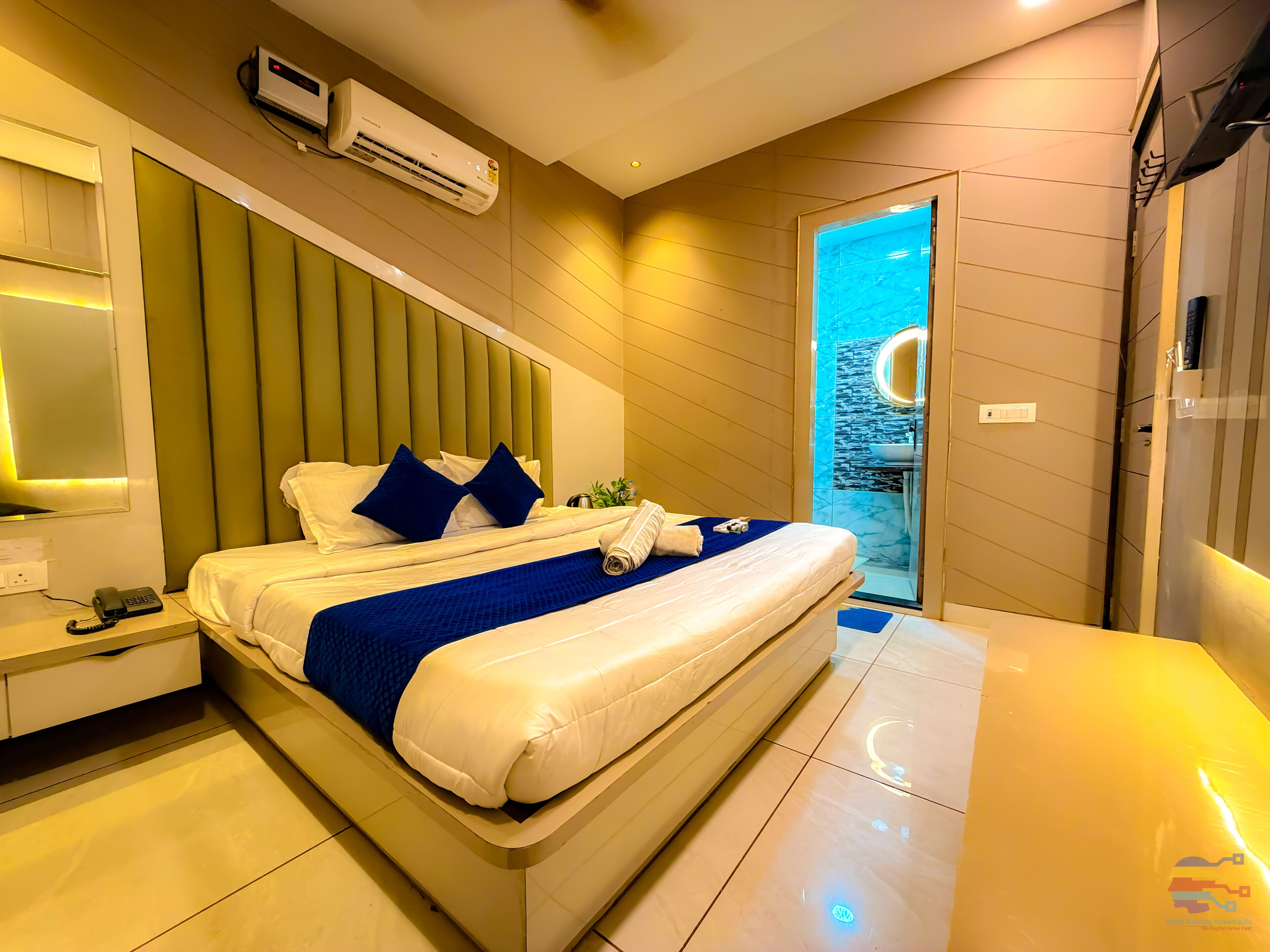 Habitación superior, 1 cama doble | Ropa de cama hipoalergénica, caja fuerte, sistema de insonorización