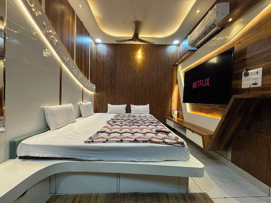 Luxury Room | In-room safe, soundproofing, iron/ironing board, free WiFi