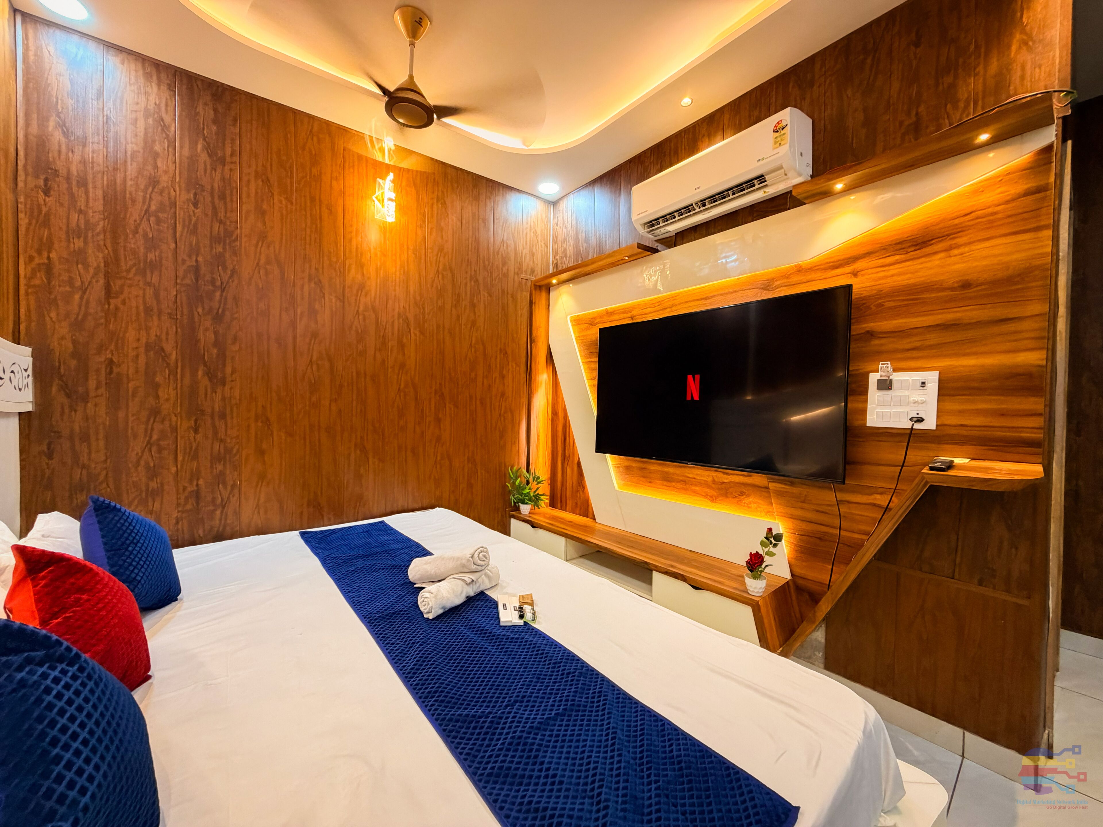 Luxury Room | Hypo-allergenic bedding, in-room safe, soundproofing, iron/ironing board