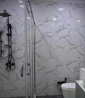 Hair dryer, bathrobes, slippers, towels - Perla De Mar Hotel (Baku)