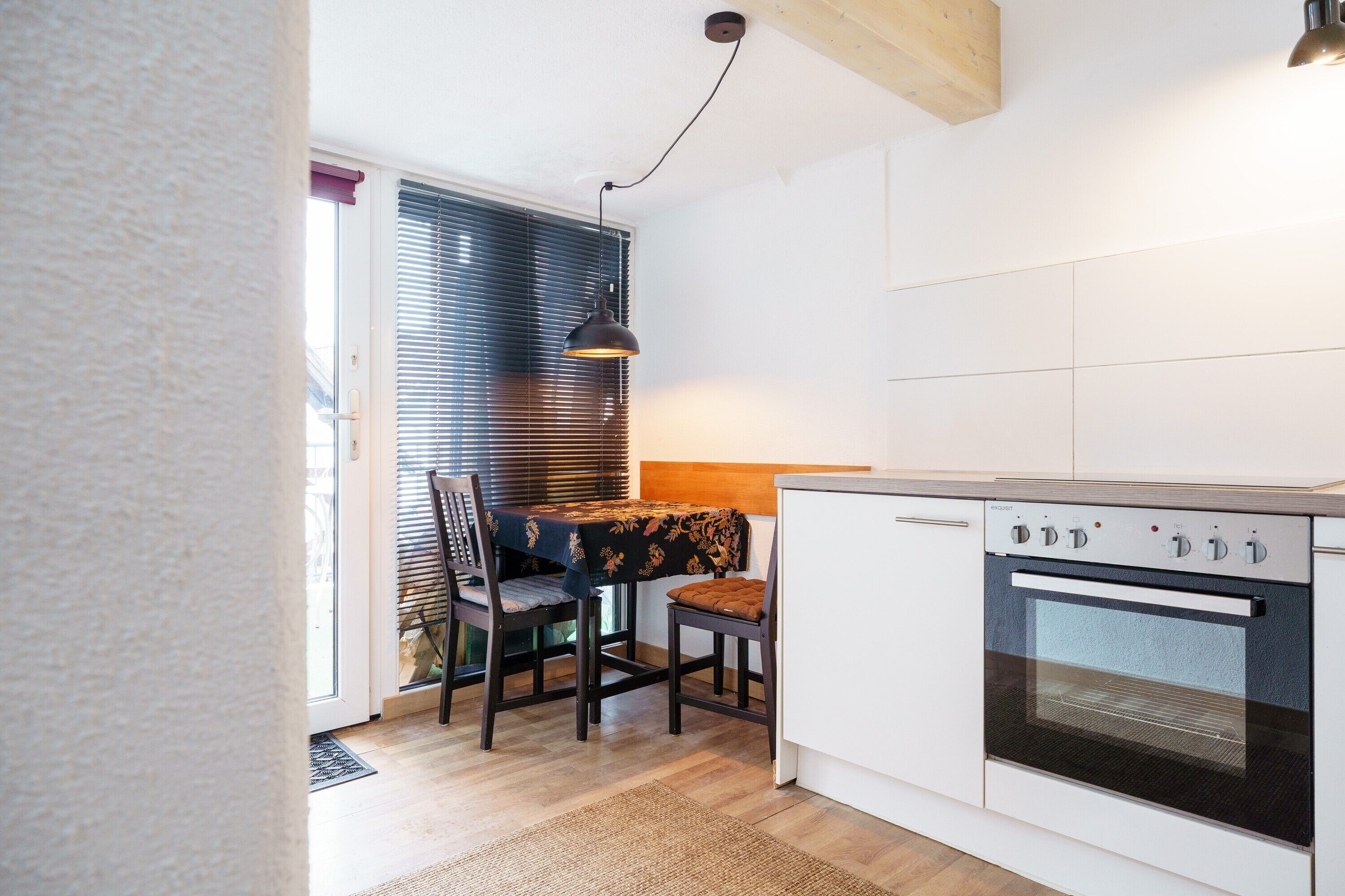 Kjøleskap, kokeplater og kjøkkenutstyr