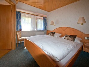 1 bedroom, free WiFi, bed sheets