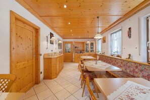 Dining - Holiday Apartment for 4 Guests with Shared Garden, Balcony, and Wi-Fi (Bad Rippoldsau-Schapbach)