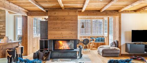 Televisión, chimenea