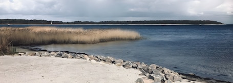 ビーチの近く. Holiday Home 'Am Nationalpark 8A' with Lake View, Wi-Fi and Air Conditioning