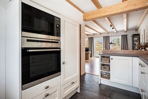 KĂŒhlschrank, Mikrowelle, Ofen, Herdplatte