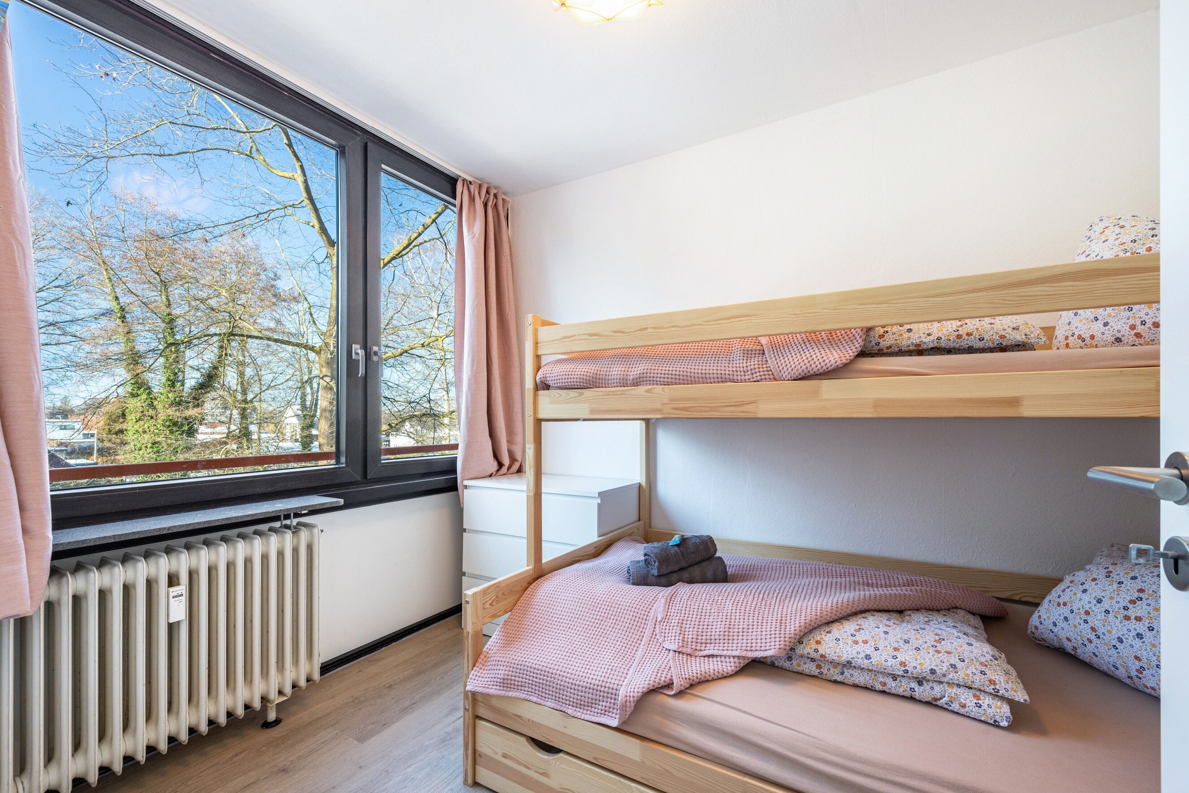 2 多间卧室、免费 WiFi、床单