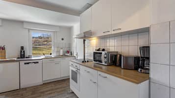 冰箱、微波炉、烤箱、炉灶