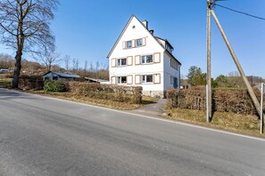Exterior - Apartment 'Ankerplatz' with Shared Terrace, Shared Garden and Wi-Fi (Sundern (Sauerland))