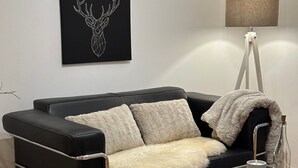 TV - Vacation apartment "O" Black Forest - relaxation in a fantastic location (Münstertal/Schwarzwald)