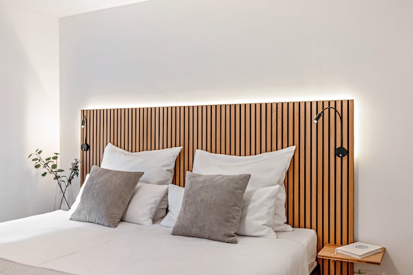 1 bedroom, WiFi (free), bed sheets