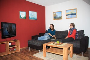 TV, DVD-spiller, bordtennis og stereoanlegg