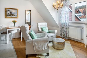 TV - Studio 'Iris' with Mountain View, Shared Garden and Wi-Fi (Vogtsburg im Kaiserstuhl)