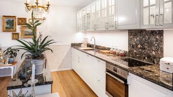 Kühlschrank, Herdplatte, Geschirrspüler