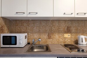 Fridge, microwave, stovetop, coffee/tea maker