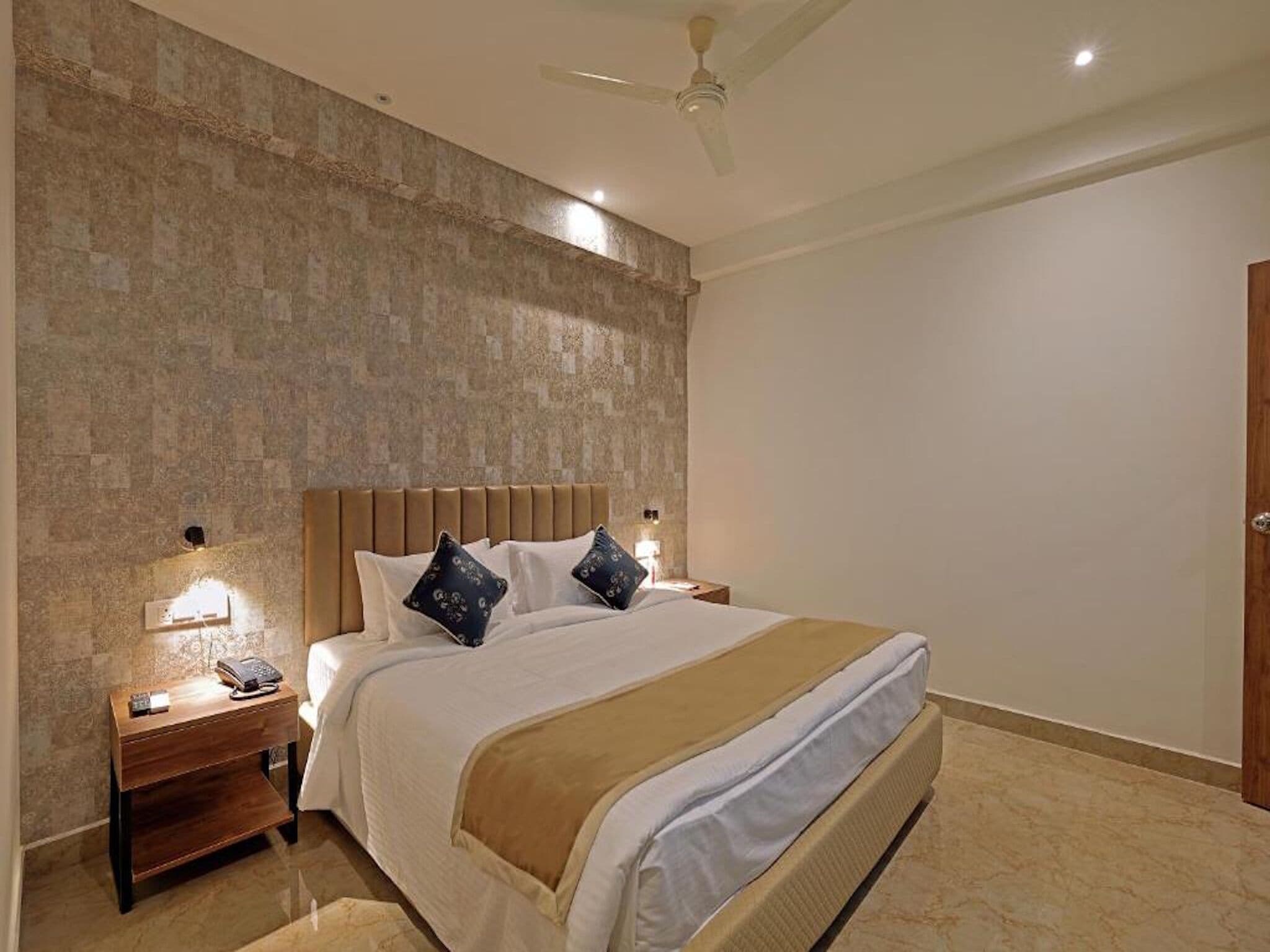 Deluxe Double Room | In-room safe, free WiFi