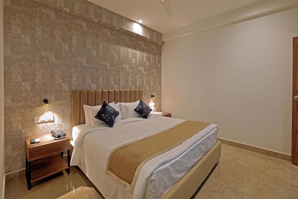 Deluxe Double Room | In-room safe, free WiFi