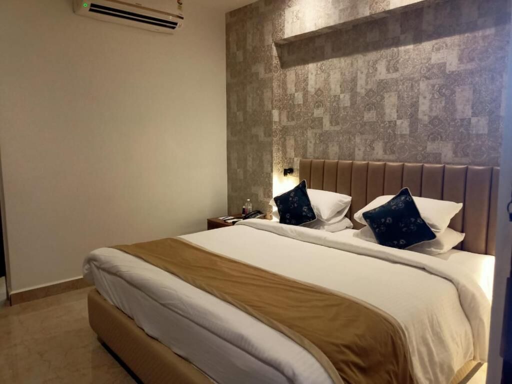 In-room safe, desk, rollaway beds, free WiFi
