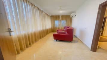 Executive Suite | In-room safe, desk, rollaway beds, free WiFi