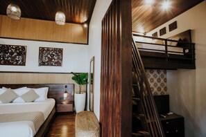 Vila, 1 quarto, sacada, vista para a praia | 1 quarto, escrivaninha, espaço de trabalho para notebook