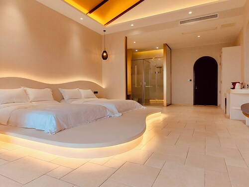 QING Luxury Campground Hotel