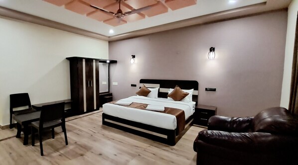 Superior Double Room, Balcony | Soundproofing, free WiFi