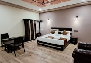 Superior Double Room, Balcony | Soundproofing, free WiFi