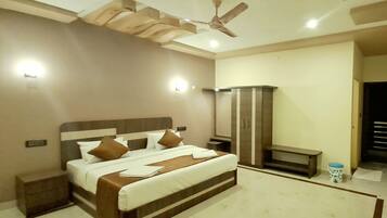 Habitación Premium doble, balcón | Sistema de insonorización y wifi gratis