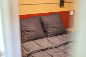 2 bedrooms, travel crib, WiFi