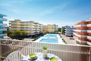 Outdoor dining - Cozy studio with large pool (Bibione)