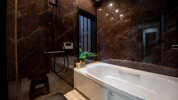 House, 3 Bedrooms | Bathroom | Combined shower/tub, hair dryer, slippers, bidet