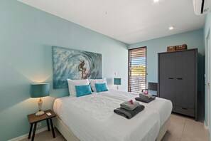 3 habitaciones, tabla de planchar con plancha y cuna de viaje 