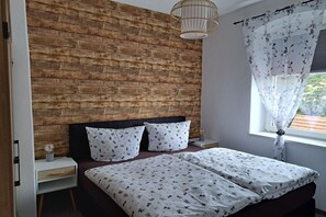 3 bedrooms, free WiFi, bed sheets - Holiday Apartment FeWo III (Reinhardtsdorf)