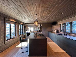 Fridge, microwave, oven, stovetop - Modern cabin at Høgevarde panoramic view, fireplace and EV charger (Flå)