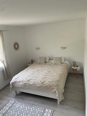 1 habitación, tabla de planchar con plancha, wifi y ropa de cama 