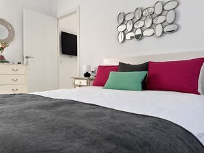 Iron/ironing board, free WiFi, bed sheets