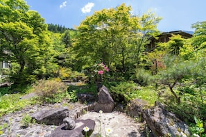 Quarto Quádruplo em estilo japonês, para não fumantes (10 tatami size, private toilet) | Vista para o jardim