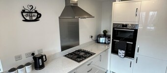 Radbourne House - Spacious 2 Bed, Home from Home