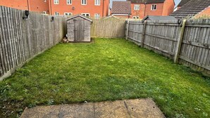 A residential backyard with a wooden deck, a small shed, and a grassy lawn. - Radbourne House - Spacious 2 Bed, Home from Home (Derby)
