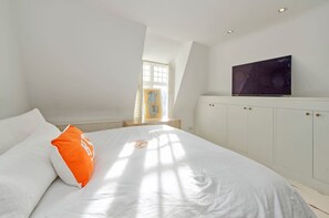 1 habitación, escritorio, tabla de planchar con plancha y wifi 