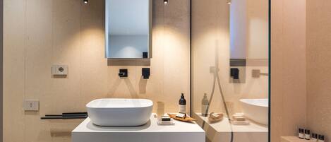 淋浴設備、風筒、提供毛巾