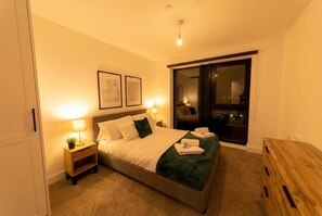 2 bedrooms, desk, iron/ironing board, WiFi - Bright & Modern 2BED Apartment in Liverpool (Liverpool)