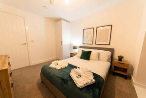 2 bedrooms, desk, iron/ironing board, WiFi - Bright & Modern 2BED Apartment in Liverpool (Liverpool)