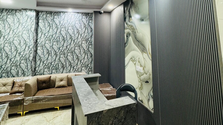 Hotel R Crown Banquet And Rooms