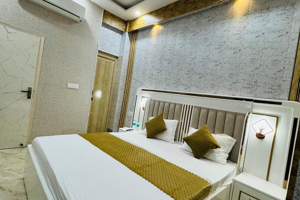 Hotel R Crown Banquet And Rooms