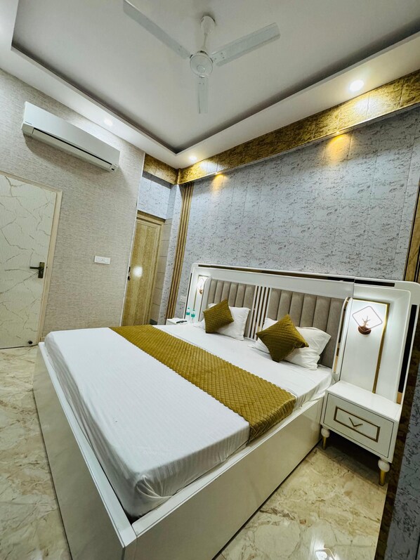 Bureau, espace de travail pour ordinateur portable, Wi-Fi gratuit