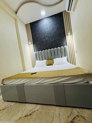 Deluxe-dobbeltværelse | Skrivebord, arbejdsområde til bærbare computere, gratis Wi-Fi