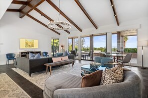 TV, fireplace - Spend Winter in Palm Springs! Overlooks Valley! Mountain Views! Private Pool! (Palm Springs)