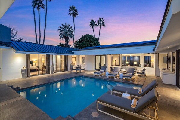 Pool - Spend Winter in Palm Springs! Overlooks Valley! Mountain Views! Private Pool! (Palm Springs)