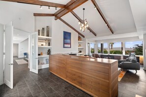 Lobby - Spend Winter in Palm Springs! Overlooks Valley! Mountain Views! Private Pool! (Palm Springs)